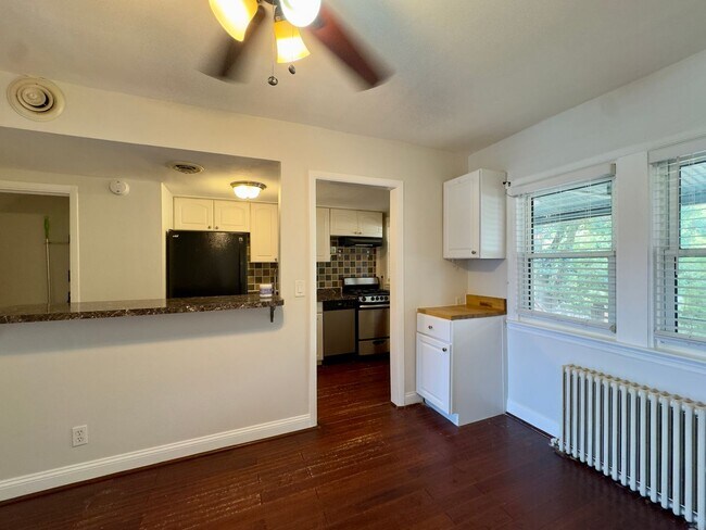 Building Photo - Charming 3 Bedroom/2 Bathroom Townhome in Essex, Baltimore, MD!