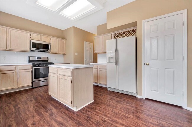 Building Photo - 4323 Ringrose Dr