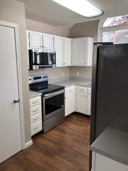 Kitchen - 5020 Brittany Downs Dr