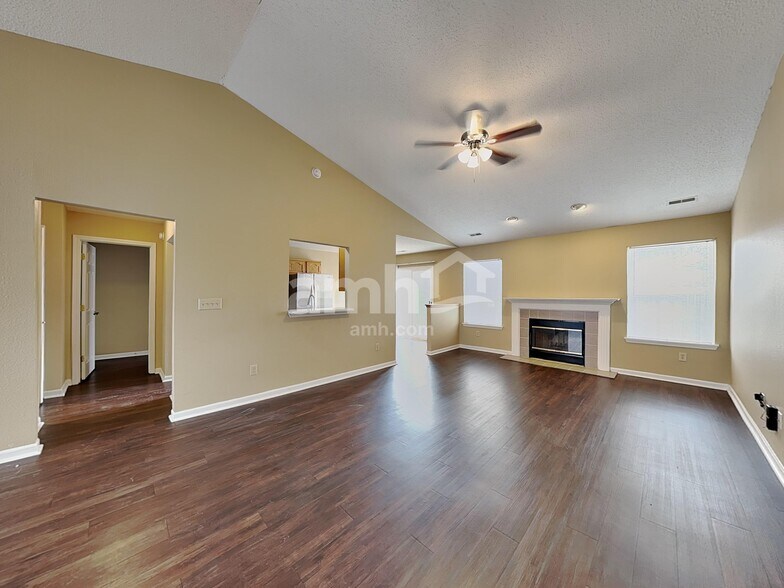 Building Photo - 151 E Pine Ridge Dr