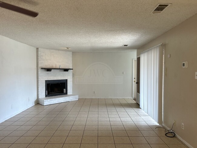 Building Photo - 2110 Hinkle Ave