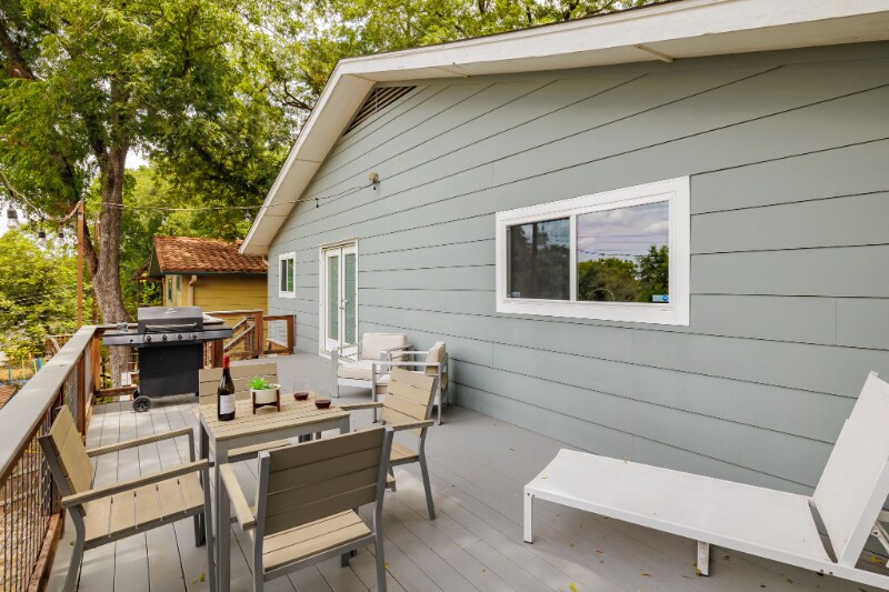 Building Photo - 3202 Santa Monica Dr