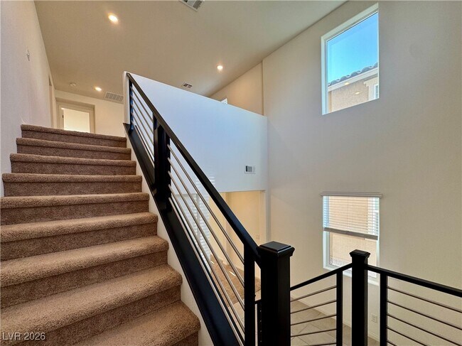 Building Photo - 8109 Minavalle Ave