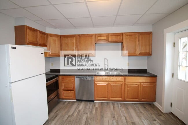 Building Photo - 10 Charles St