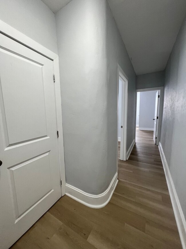 Building Photo - Gorgeous 4b/1.5b Home! Section 8 only!