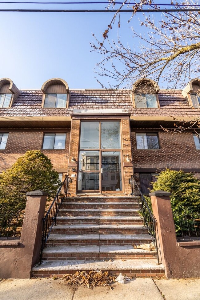 Building Photo - Minutes to Assembly Row - Highway Access - Off St. Parking - On Site Laundry - Storage - Update K...