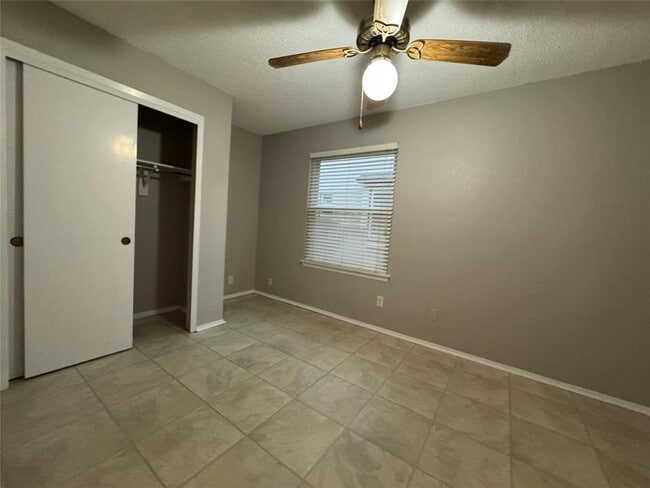 Building Photo - 2917 Zeke Bend