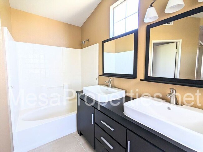 Building Photo - 14747 Amber Ct