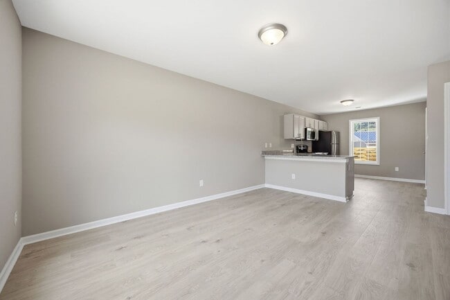 Building Photo - Renovated Apartment for rent