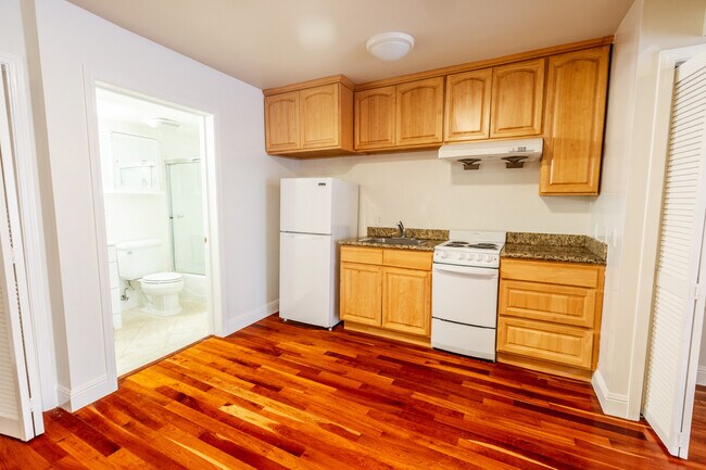 Building Photo - 219 St Charles Ave