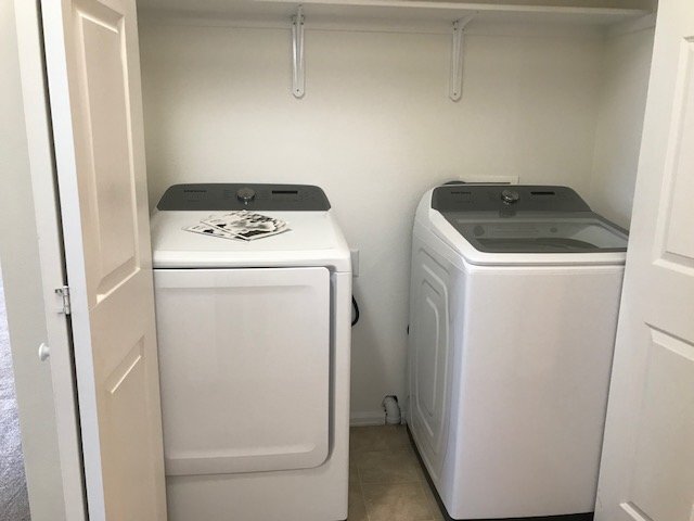 Building Photo - 3 Bedroom townhome
