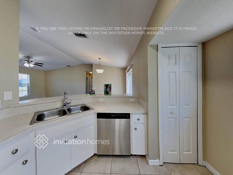 Building Photo - 2845 Dongola St