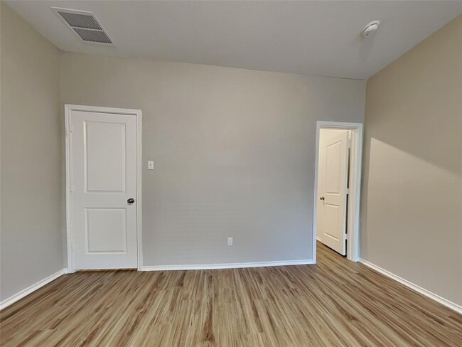 Building Photo - 217 Mica Trl