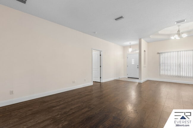 Building Photo - 7 Robin Pl