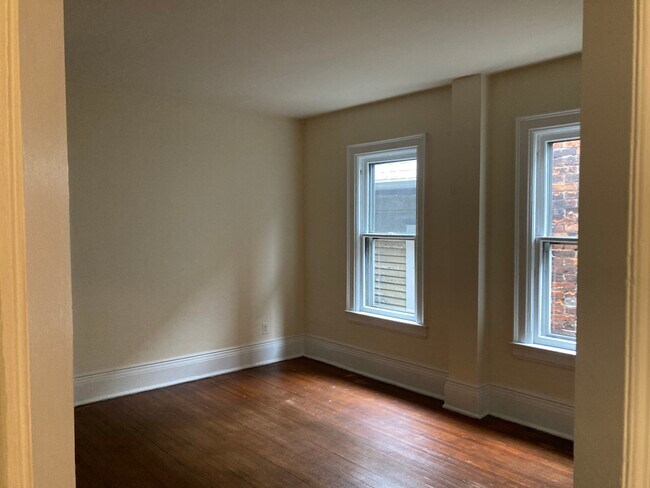 Building Photo - 833 Tonawanda St