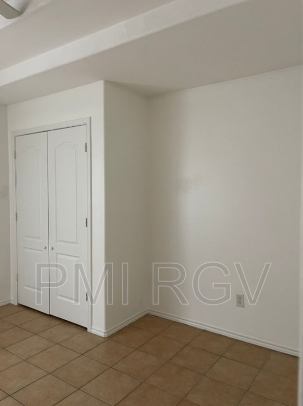 Building Photo - 1503 E Coyote St