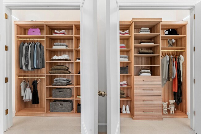 Building Photo - 5890 NW 39th Ave