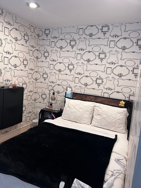 Building Photo - 27 Anderson St