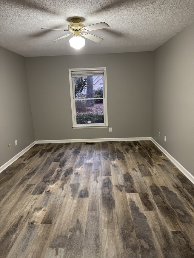 Building Photo - 4712 Worthington Ln