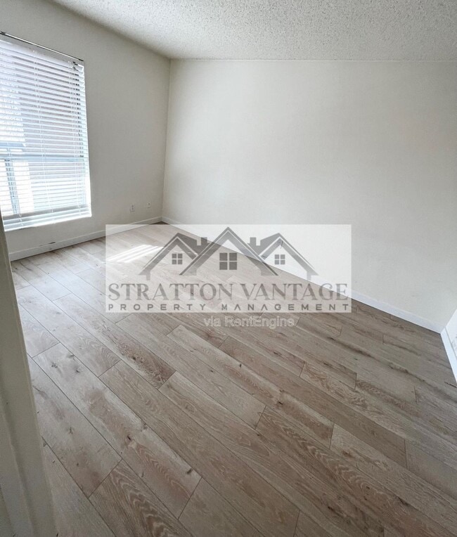 Building Photo - 2625 E Indian School Rd