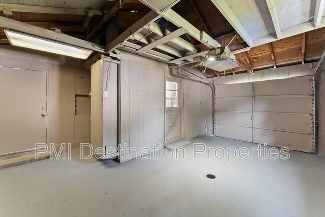 Building Photo - 1101 S 50th Terrace