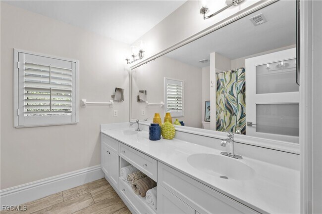 Building Photo - 2003 Timberline Dr