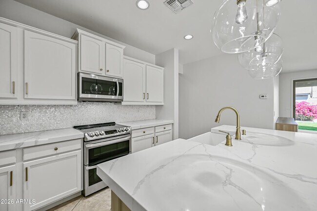 Building Photo - 23862 W Gibson Ln