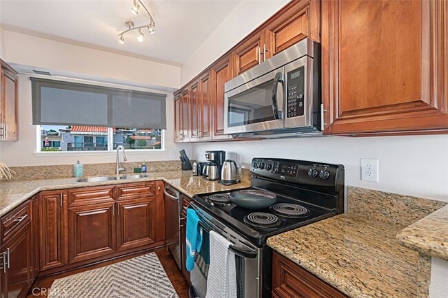 Building Photo - 712 Calle Divino