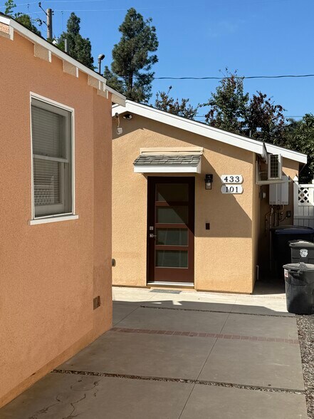 Building Photo - 433 N Catalina St