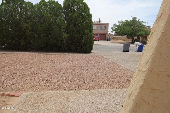 Building Photo - 10711 Ivanhoe Dr