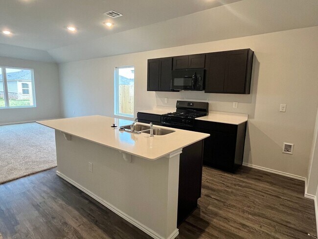 Building Photo - Newer Construction 4 Bed, 2 Bath - Piedmont Schools