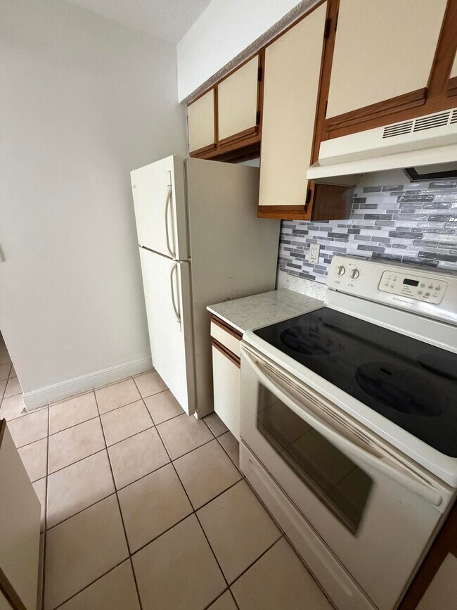 Building Photo - 1285 SW 46th Ave