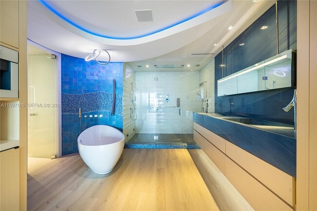 Building Photo - 5959 Collins Ave