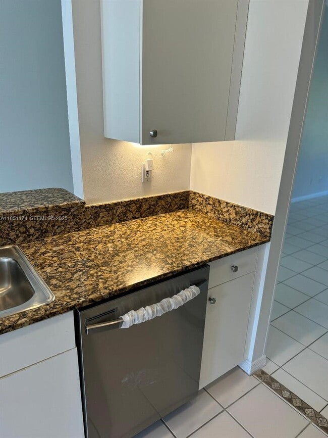 Building Photo - 6114 SE Georgetown Pl