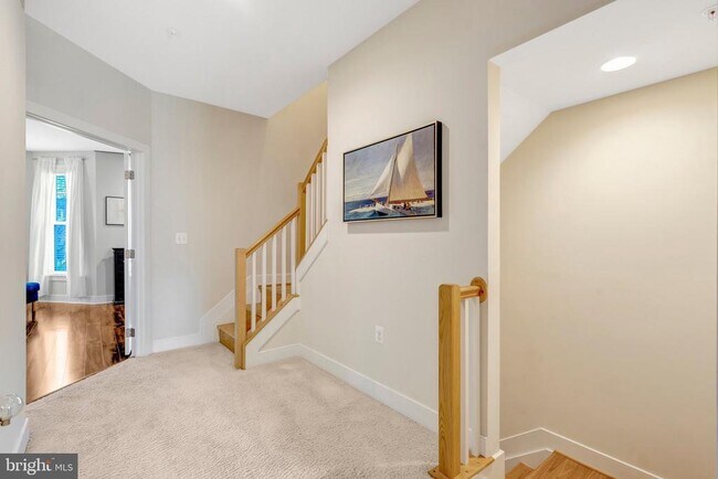 Building Photo - 711 McKenzie Ave