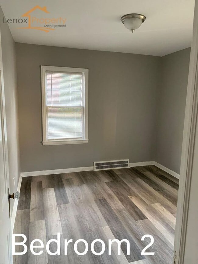 Building Photo - Beautiful 3 bedroom home in Dearborn