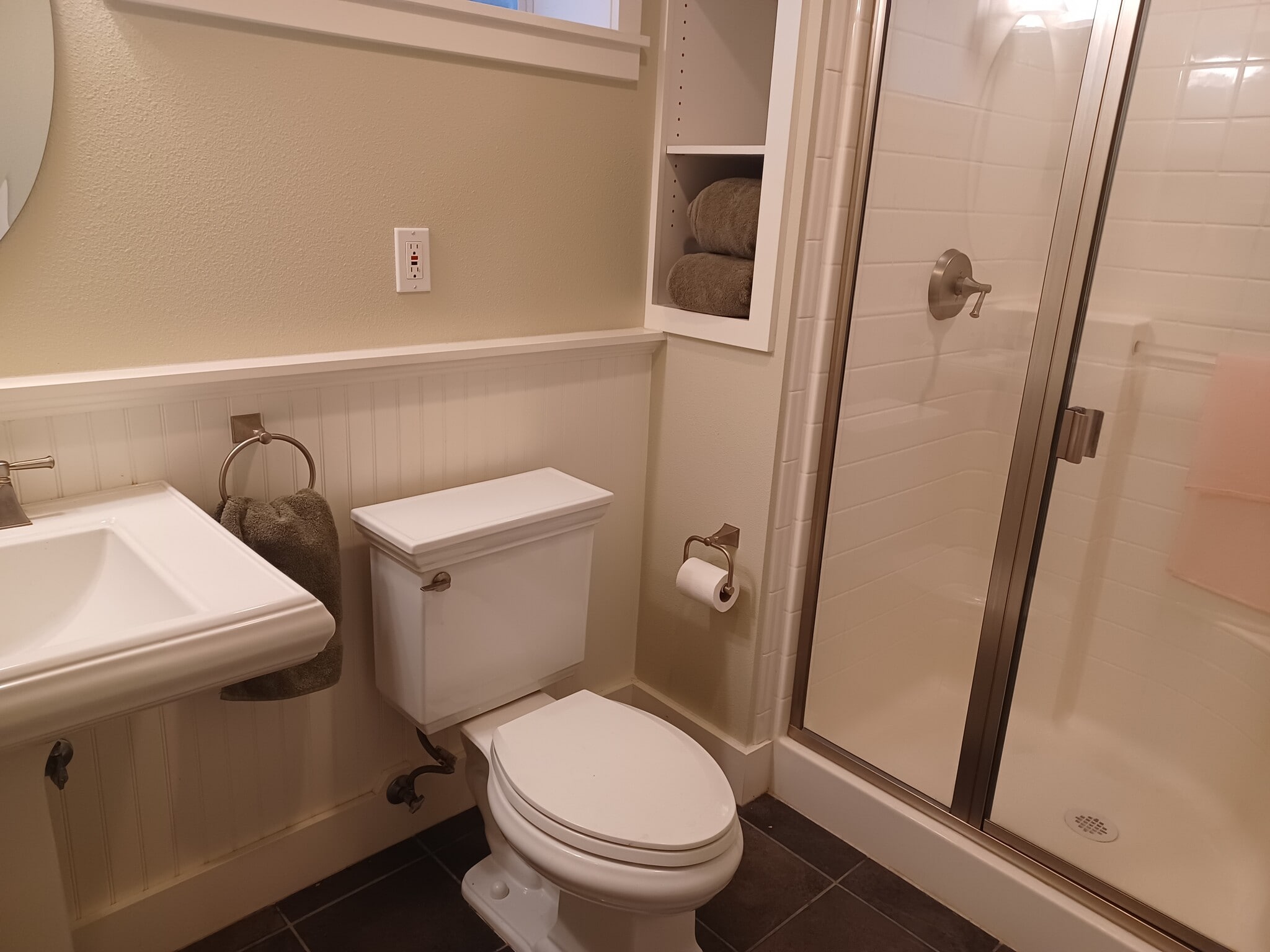 Basement bath - 4719 SW Findlay St