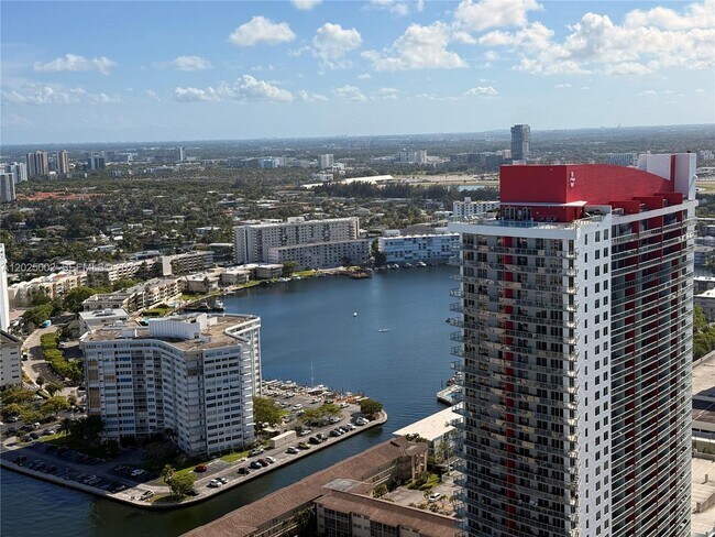 Building Photo - 4010 S Ocean Dr