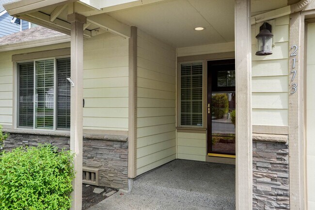 Building Photo - 4 bed + loft, 2.5 bath near Downtown Salem!