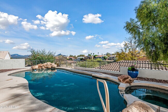 Building Photo - 15831 E Thistle Dr