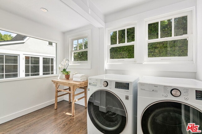 Building Photo - 234 N Ridgewood Pl