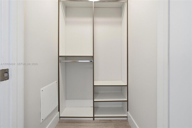 Building Photo - 2505 NE 193rd St