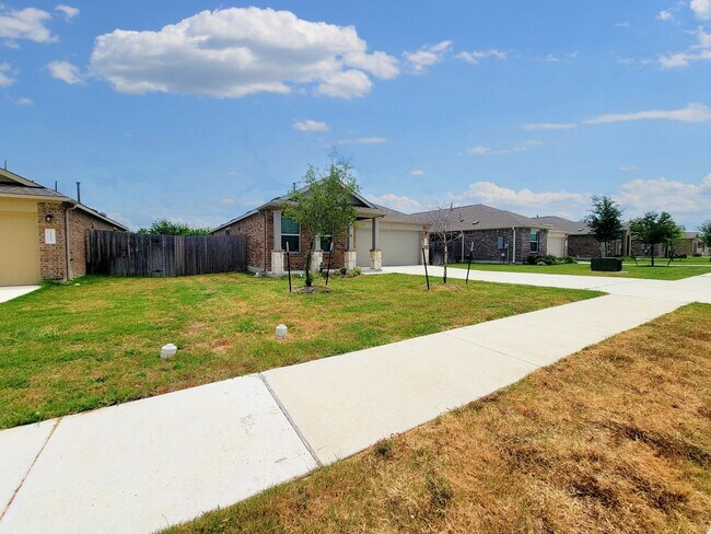 Building Photo - Modern & Spacious 3BR/2BA Home with Covere...