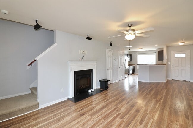 Building Photo - 198 Collinwood Dr