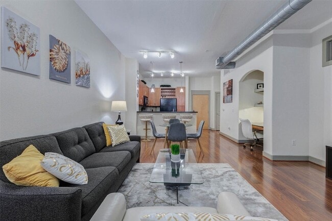 Building Photo - 1901 Post Oak Blvd