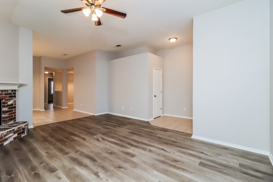 Building Photo - 1201 Gray Dawn Dr