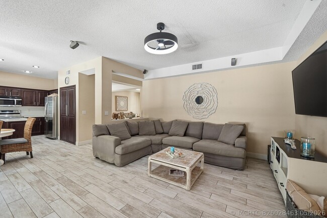 Building Photo - 15073 Oak Chase Ct