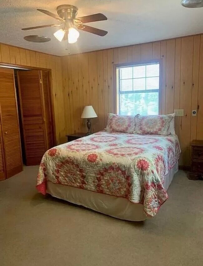 Building Photo - 729 Chalet Village Dr