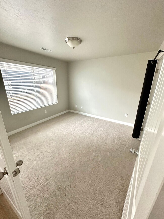 Building Photo - 52 S 1700 W