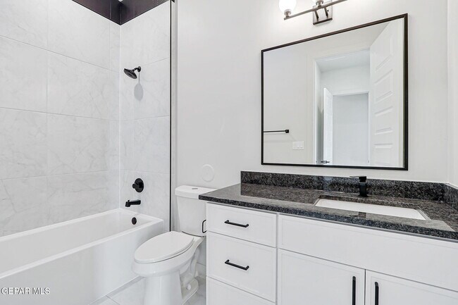 Building Photo - 836 Eltham Dr